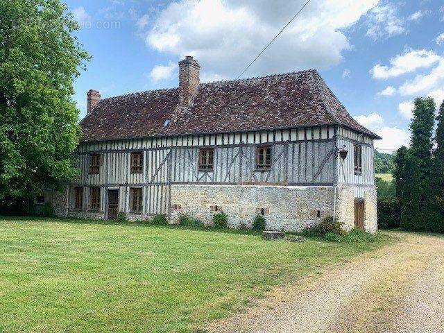 Maison à SAINT-MARTIN-DE-MAILLOC