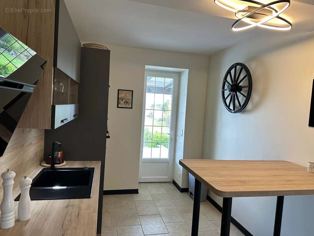 Propriété de charme en pierre avec pigeonnier, piscine et 4 hectares - photo 7