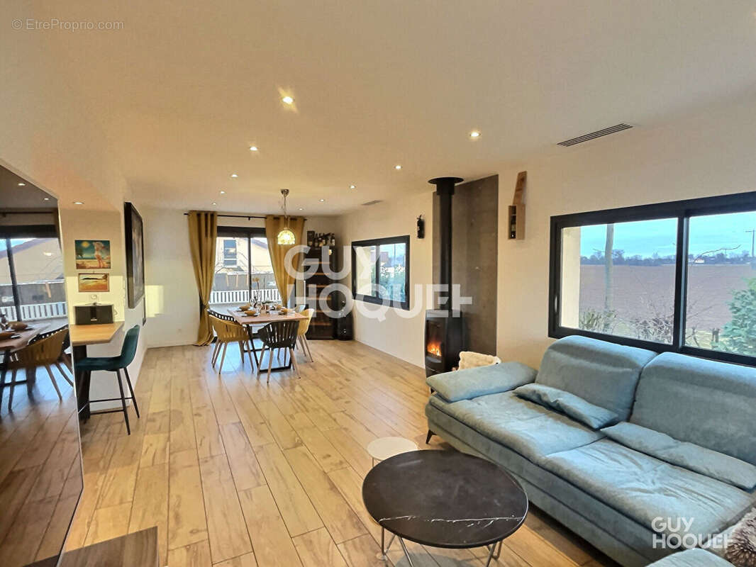 Maison à SAINT-BONNET-DE-MURE