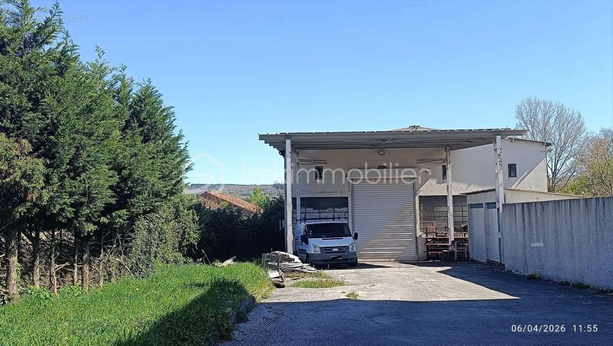 Hangar + 2 garages - photo 2