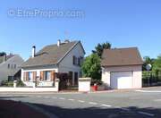 Maison à CREUZIER-LE-VIEUX