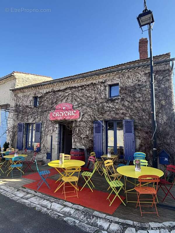 Commerce à CHARROUX