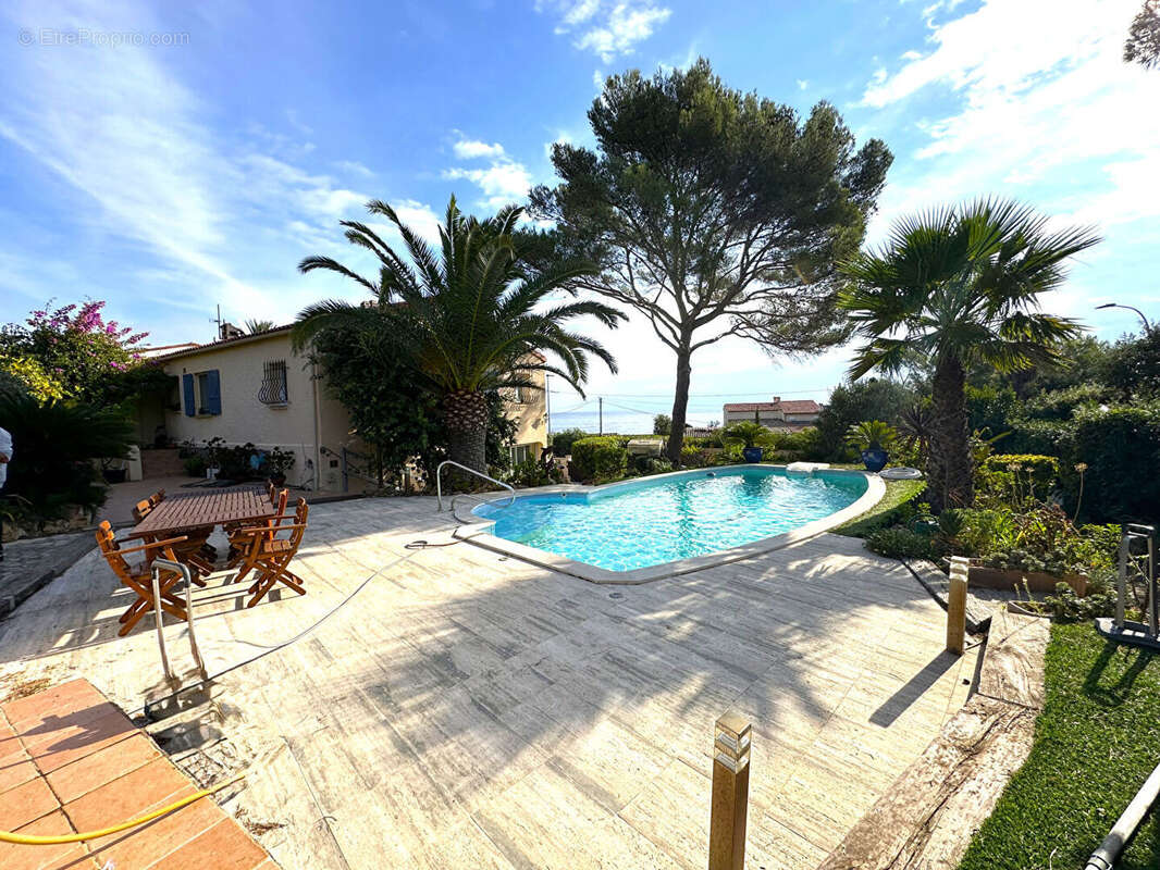 Maison à LES ISSAMBRES