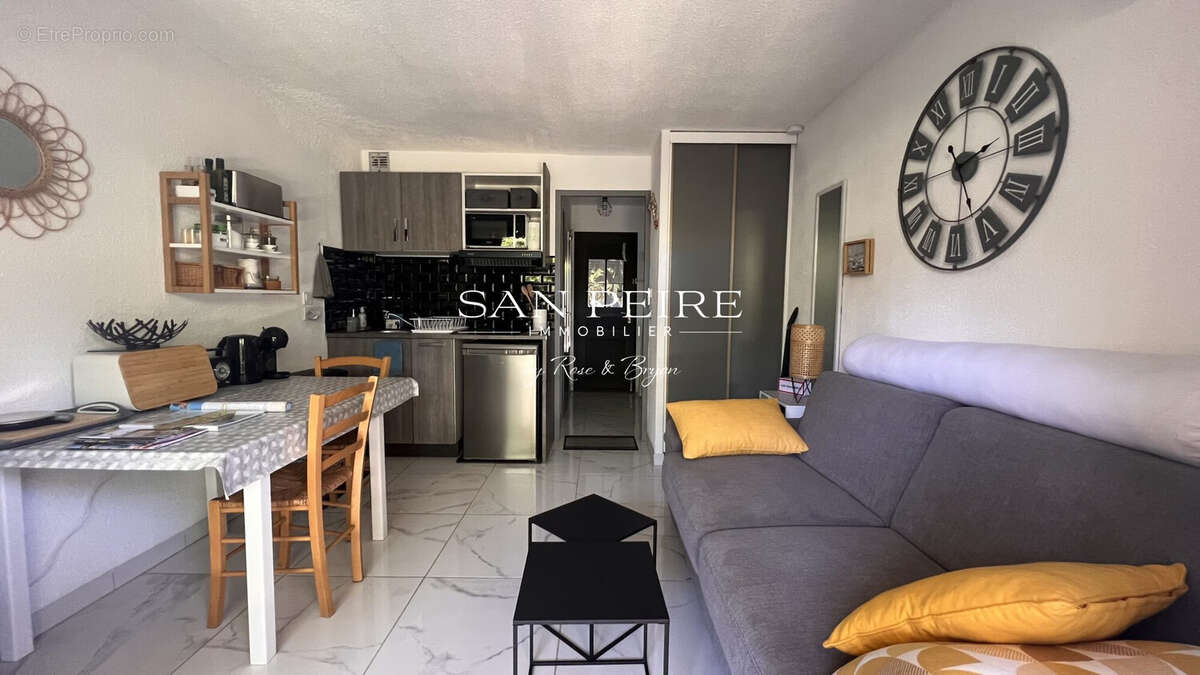 Appartement à ROQUEBRUNE-SUR-ARGENS