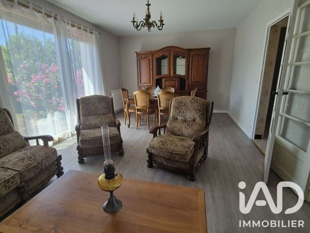 Maison 121 m² à Charroux  - photo 4