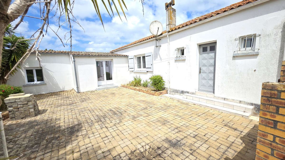 Maison à LA BREE-LES-BAINS