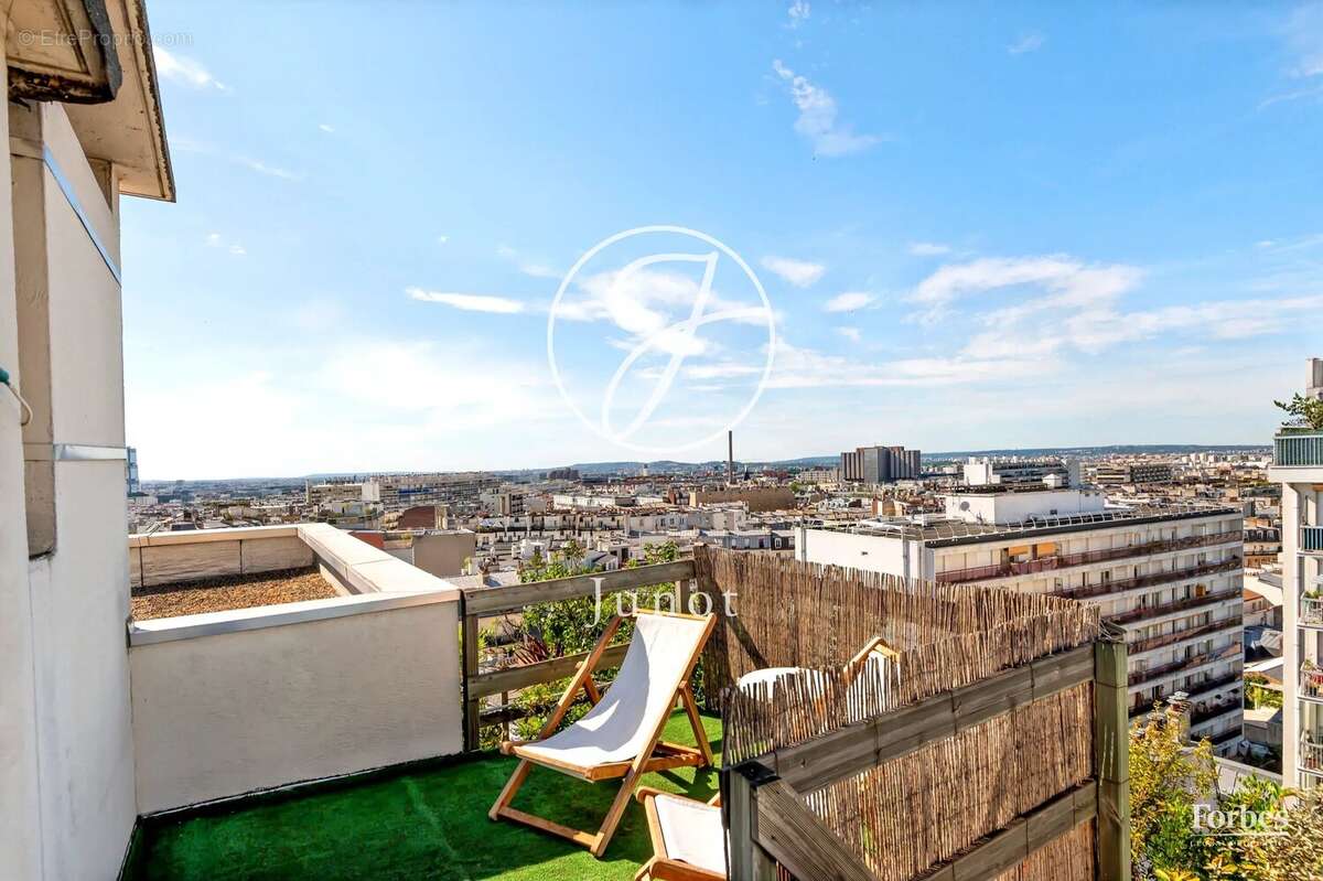 Paris 18e - MARCADET / LAMARCK - Appartement - 3 pièces - 80,03m² Carrez - 2 chambres -  Terrasse et 2 balcons de 29m² - Dernier - photo 4