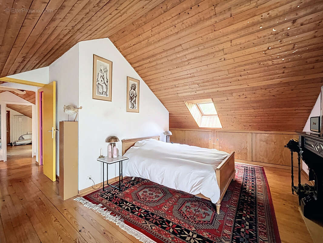 Maison à CORCELLES-LES-MONTS