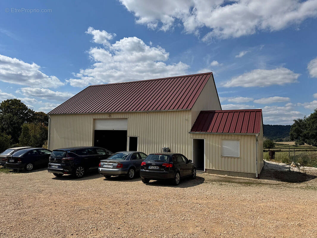 Commerce à MARCILLY-LES-BUXY