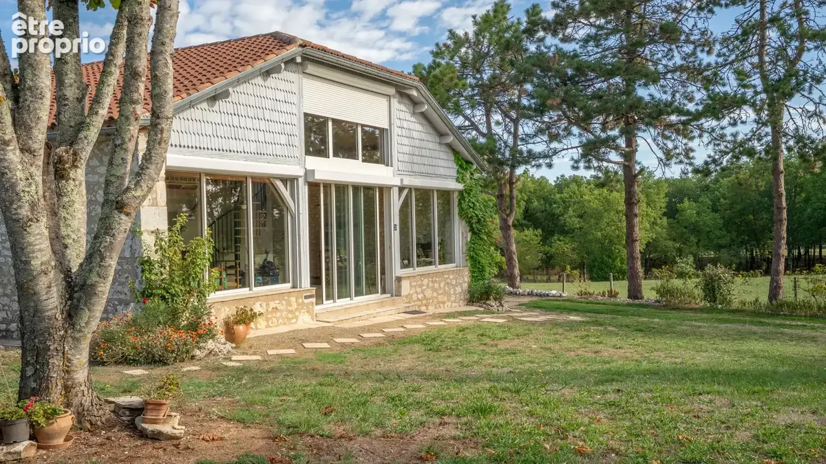 Grange en pierre restaurée (5 chambres) avec dépendance s et piscine. - photo 3