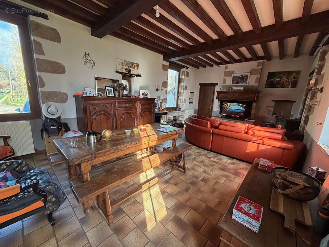 Maison à LE MELE-SUR-SARTHE