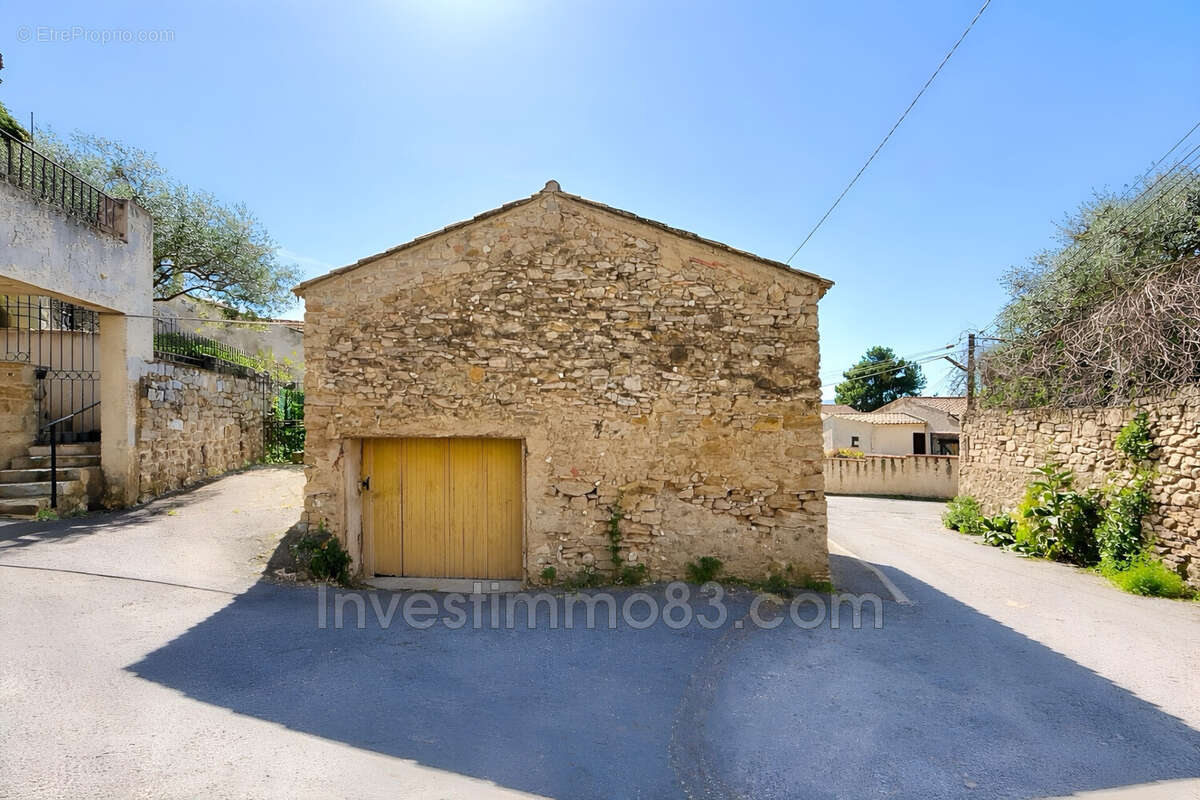 Terrain à POURRIERES