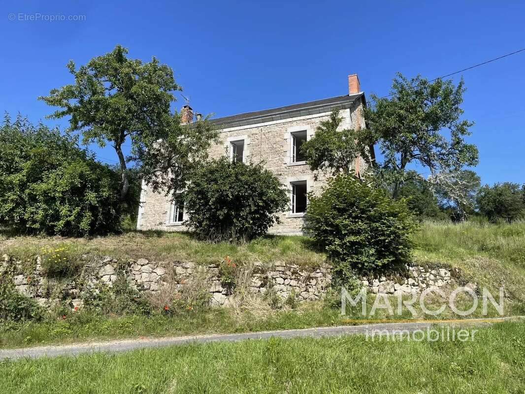Maison à AUZANCES