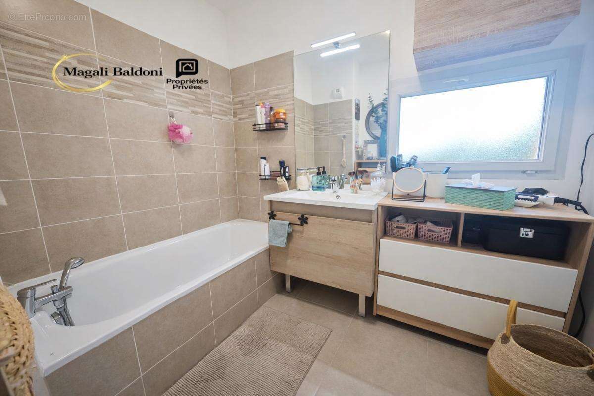 Appartement à LE MUY