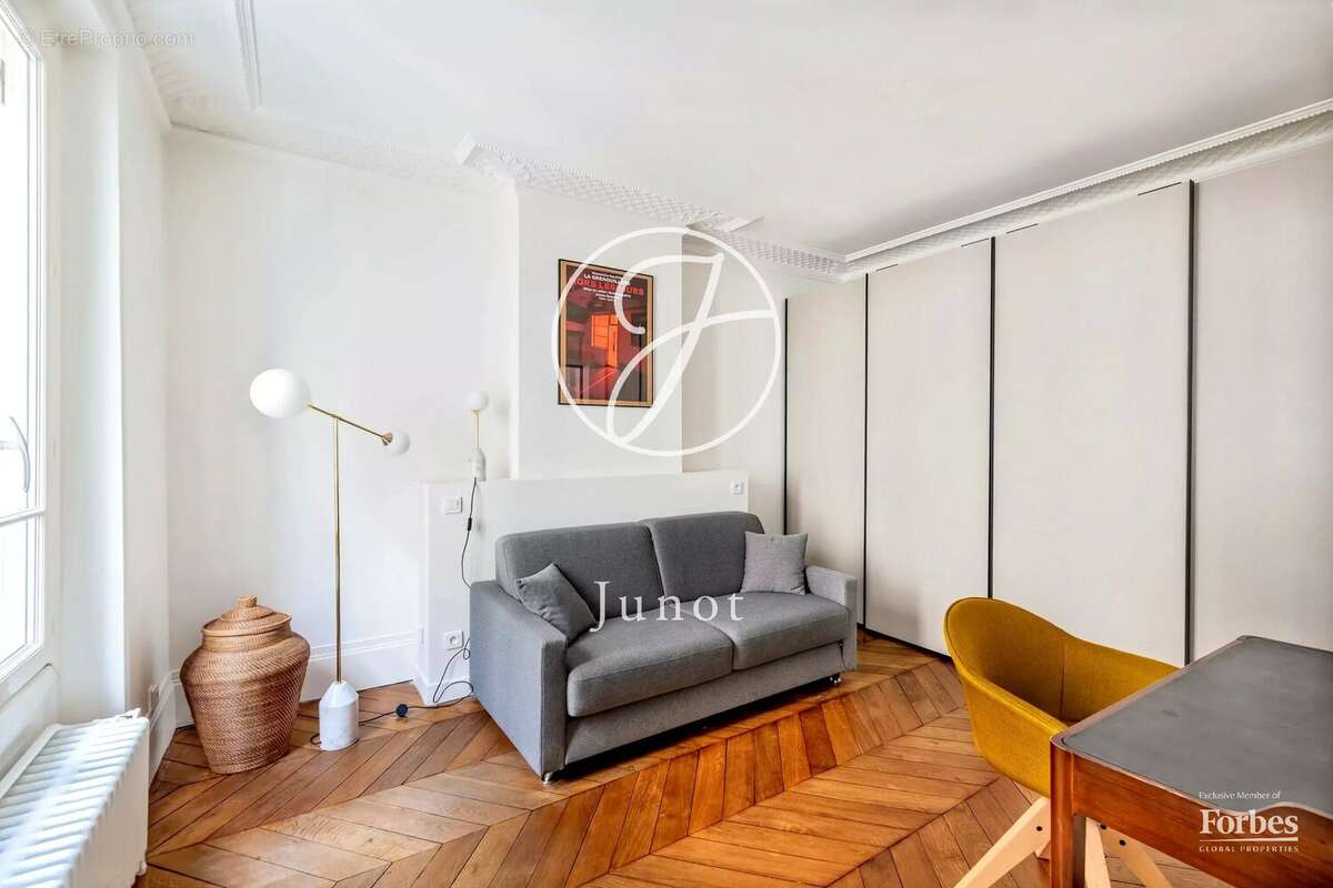 Appartement à PARIS-17E