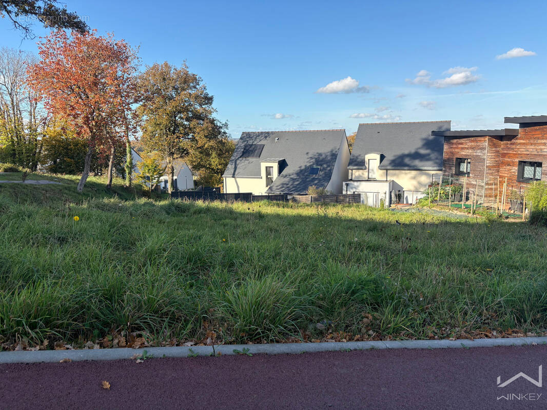 Terrain à MONTFORT-SUR-MEU