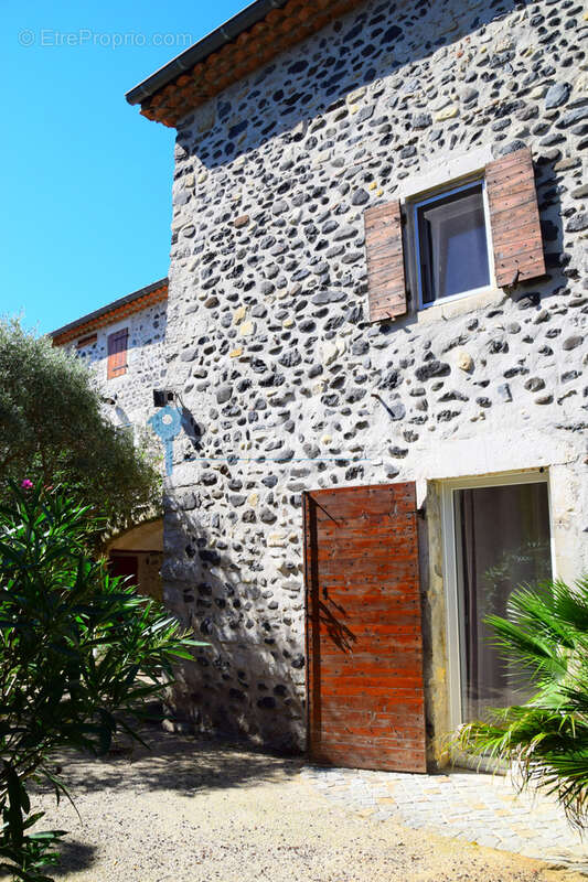 Maison à ALBA-LA-ROMAINE
