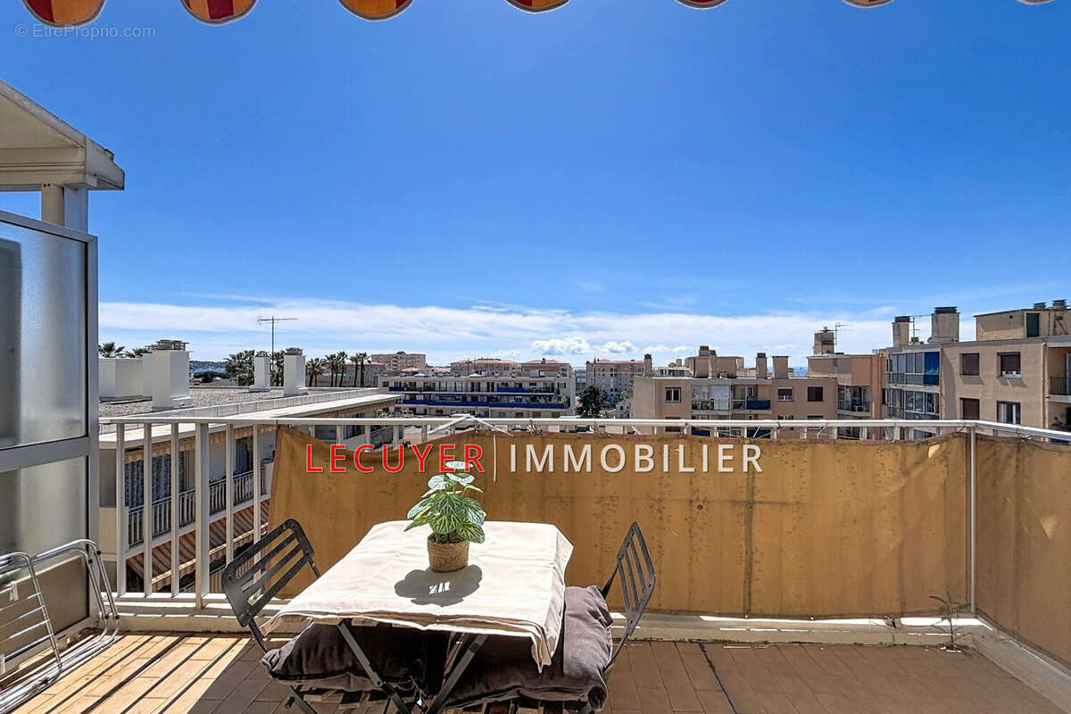 Appartement à VALLAURIS