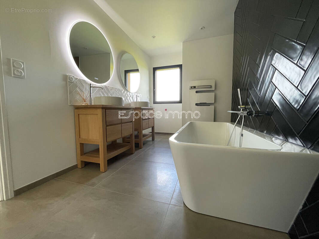 Maison à ISNEAUVILLE