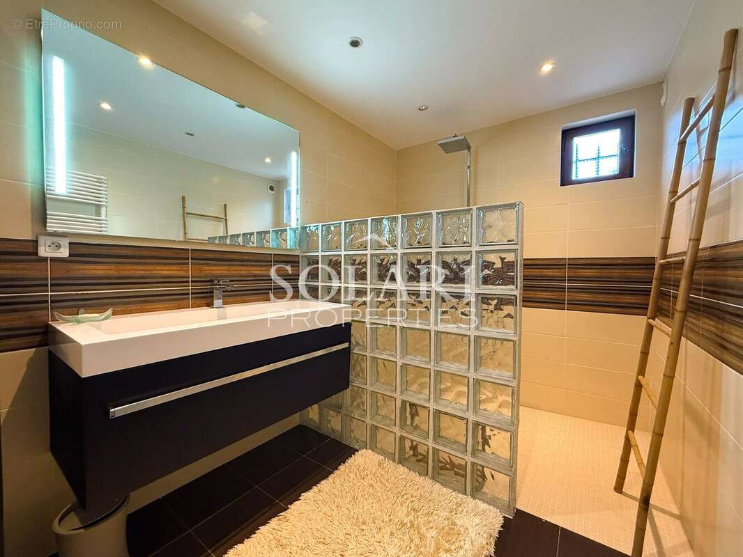 Maison à MANDELIEU-LA-NAPOULE