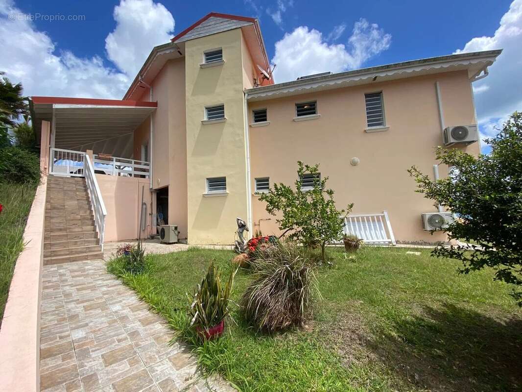 Maison à LES TROIS-ILETS