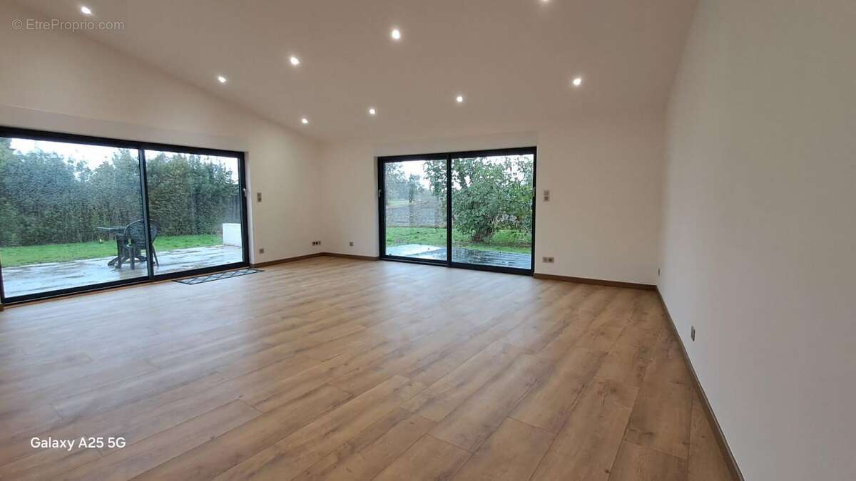 Maison à VOUILLE-LES-MARAIS