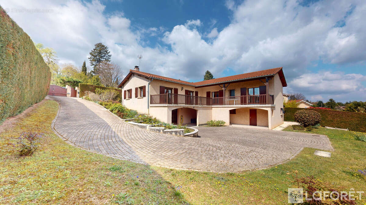 Maison à LACHASSAGNE