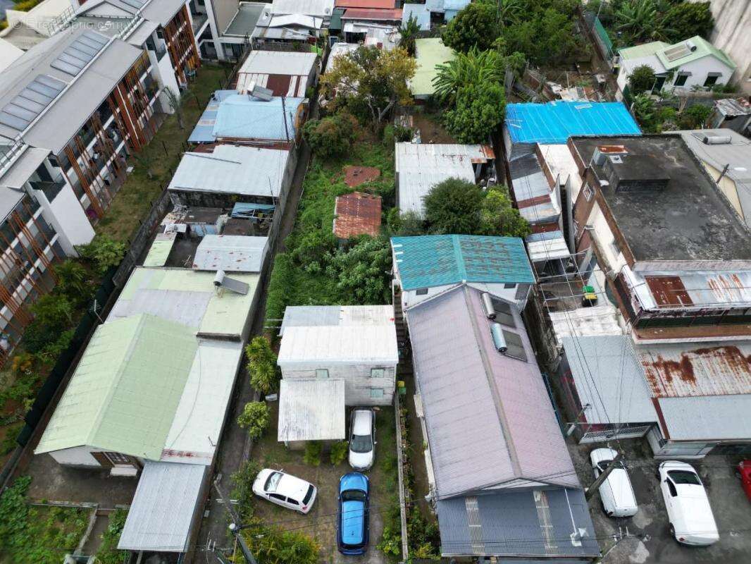 Terrain à LE TAMPON