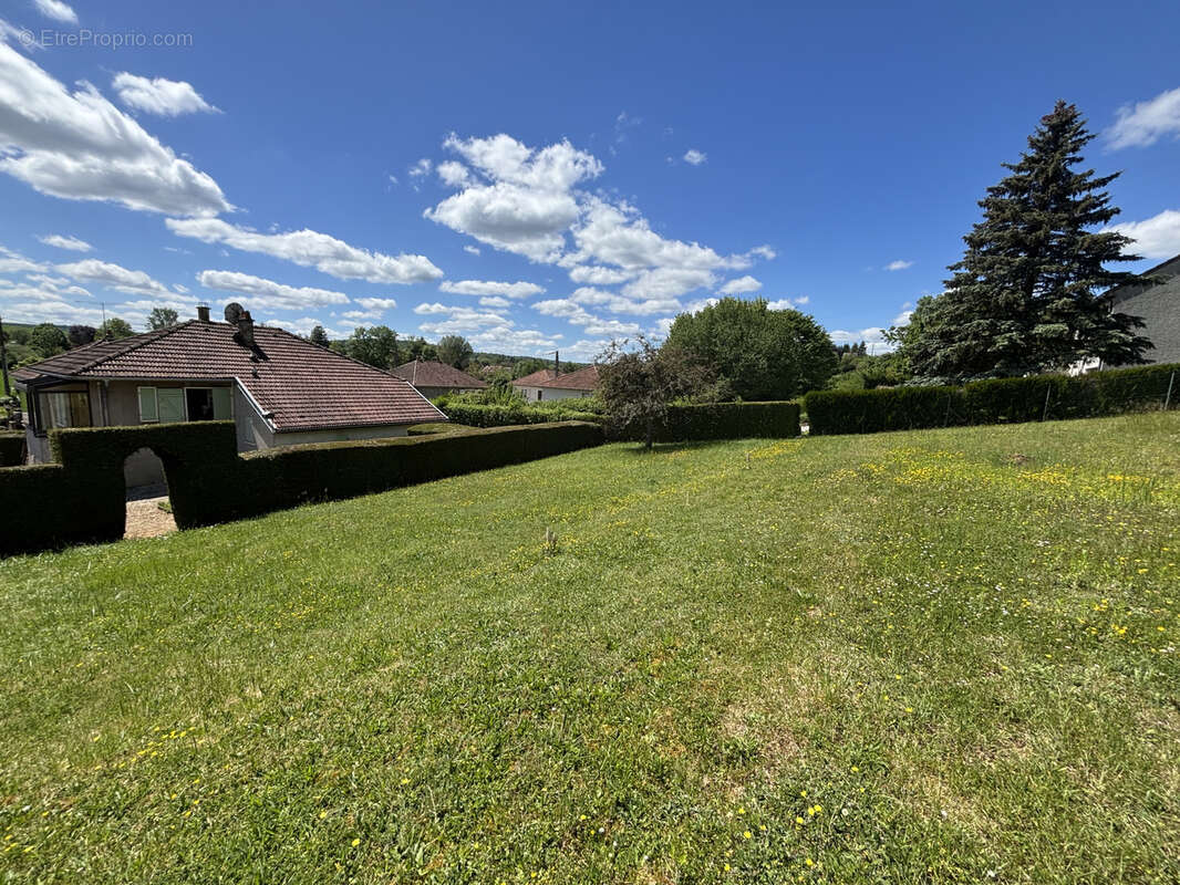 Maison à LEUGLAY