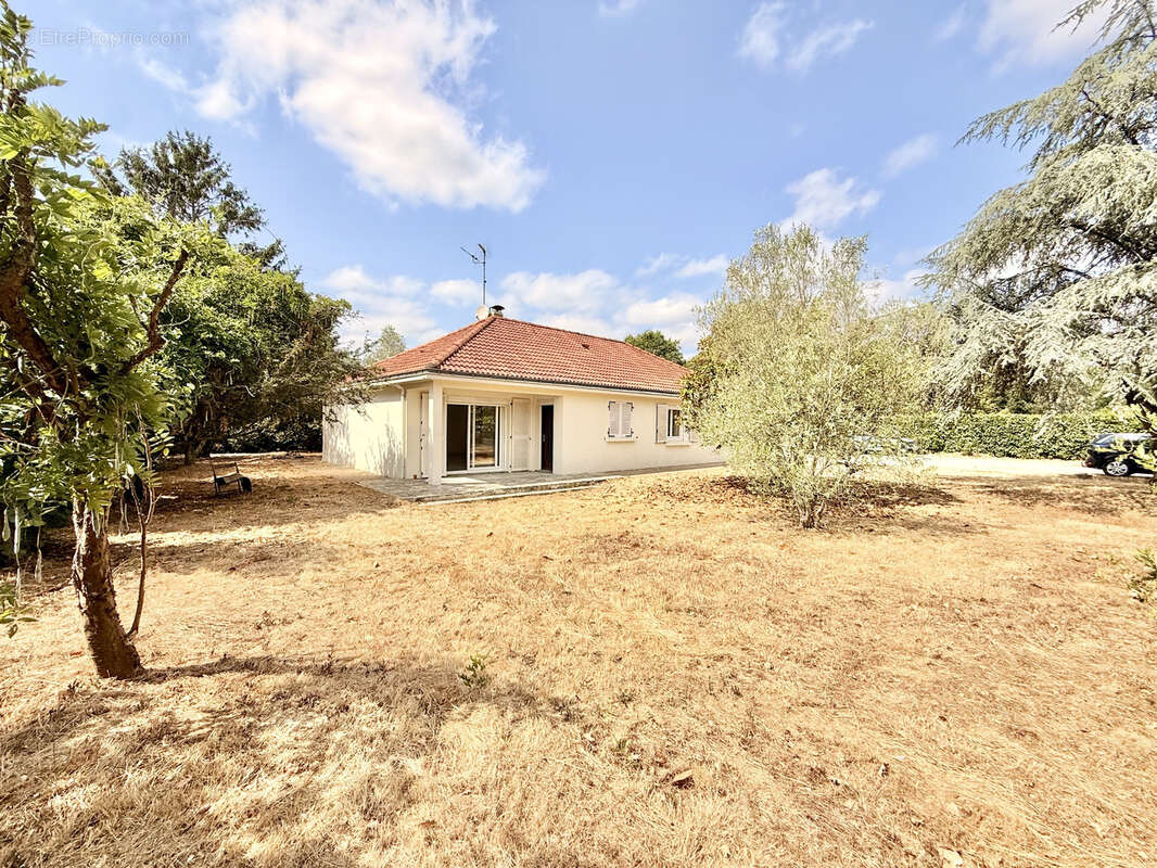 A vendre a saint aignan de grand lieu - maison de 117 m2 - 5 chamres + garage - possibilite de creer 2 logemen - photo 6