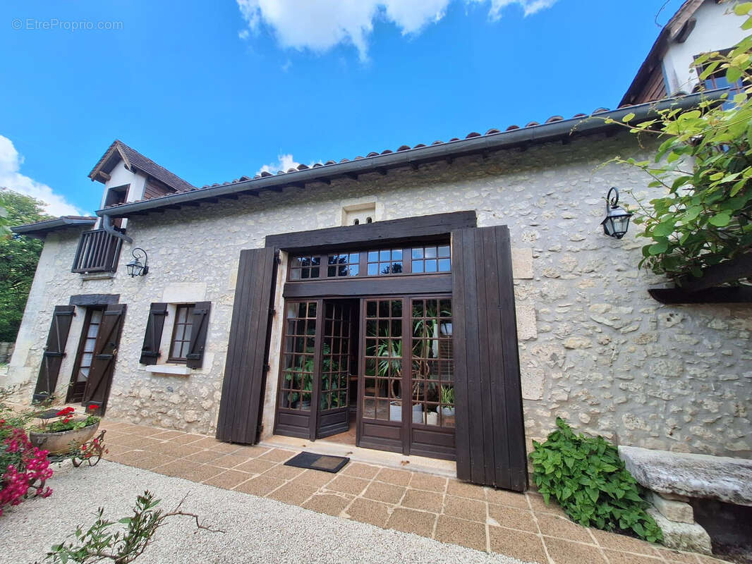 Maison à BOURDEILLES