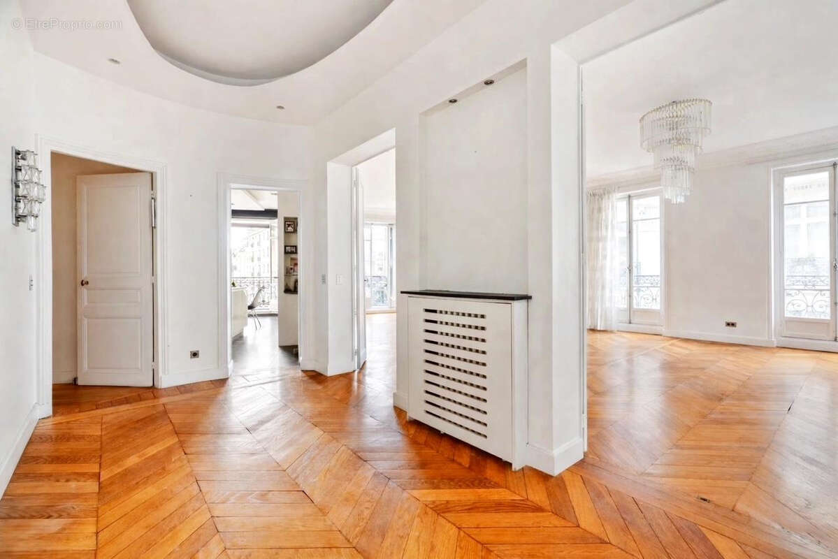 Appartement à PARIS-16E