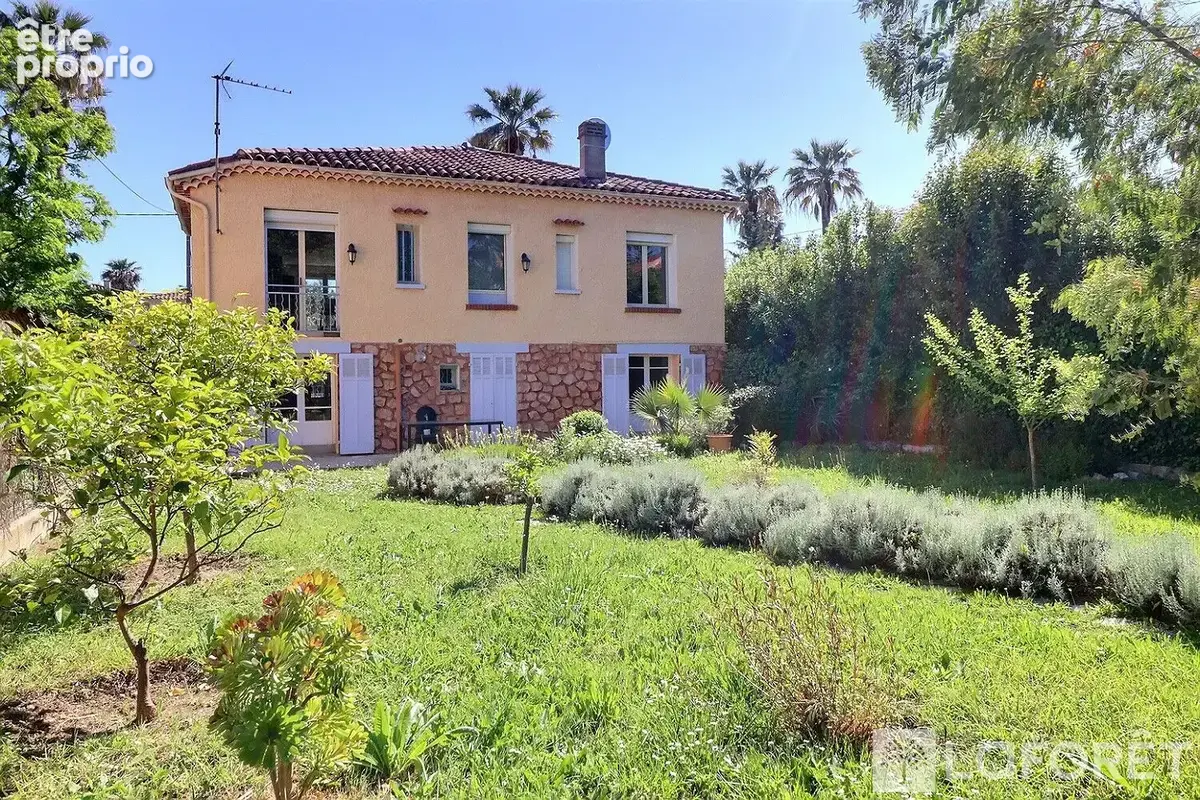 Photo Maison à Hyeres au prix de 790 000€