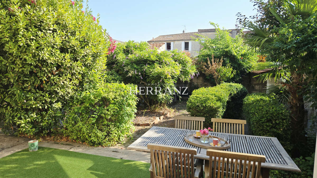 Maison bourgeoise - Coeur de Bastide 220m2 - Jardin arboré et garage attenant - photo 16