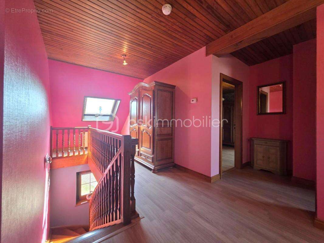 Maison spacieuse de 180 m² située dans un cadre verdoyant et paisible - photo 13