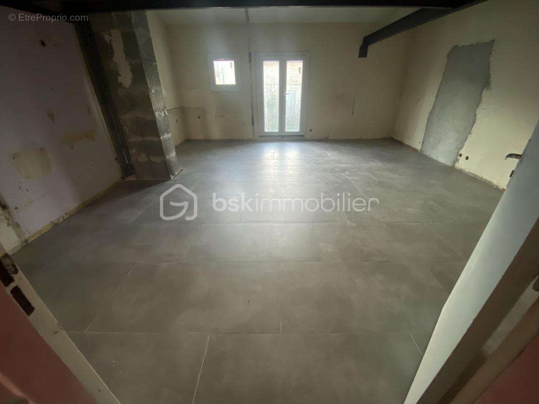 SAINT-CHRISTOL ((84) - Créez votre T3 sur mesure ! Plateau sous forme d'appartement de 77 m² env. situé au 3ème étage avec ascen - photo 16
