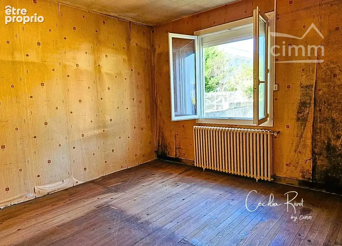 Montendre – Maison de plain-pied de 66 m² à rafraîchir entièrement, avec jardin et deux garages - photo 3