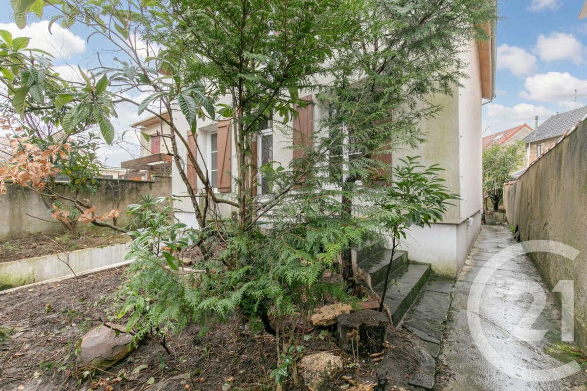 Maison à SAINT-MAUR-DES-FOSSES