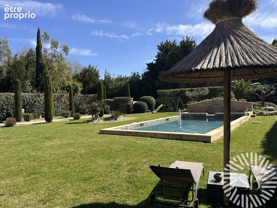 Bastide familiale avec piscine et jacuzzi    jardin paysagé   à pied du centre à Noves - photo 2