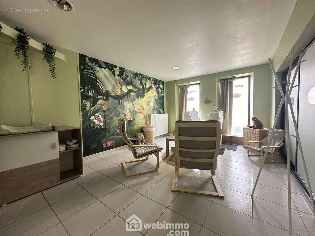 Elle est lumineuse - Commerce à BRUYERES-ET-MONTBERAULT