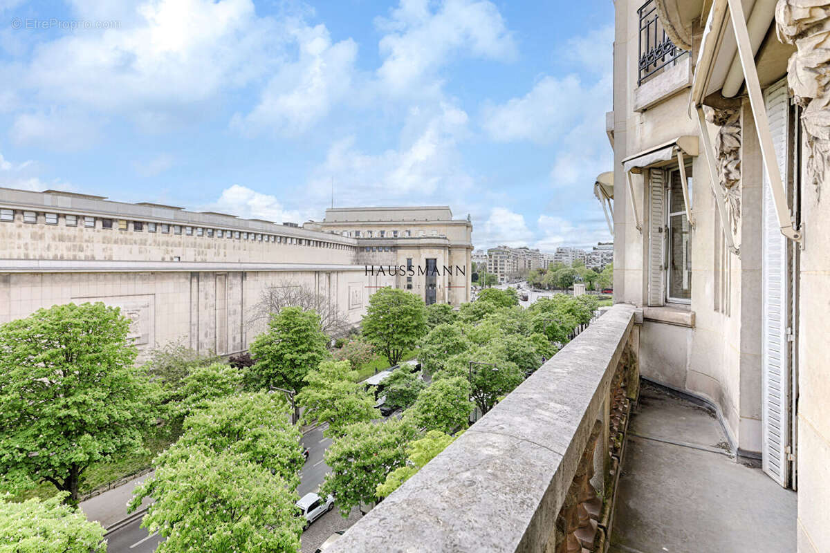 Appartement à PARIS-16E
