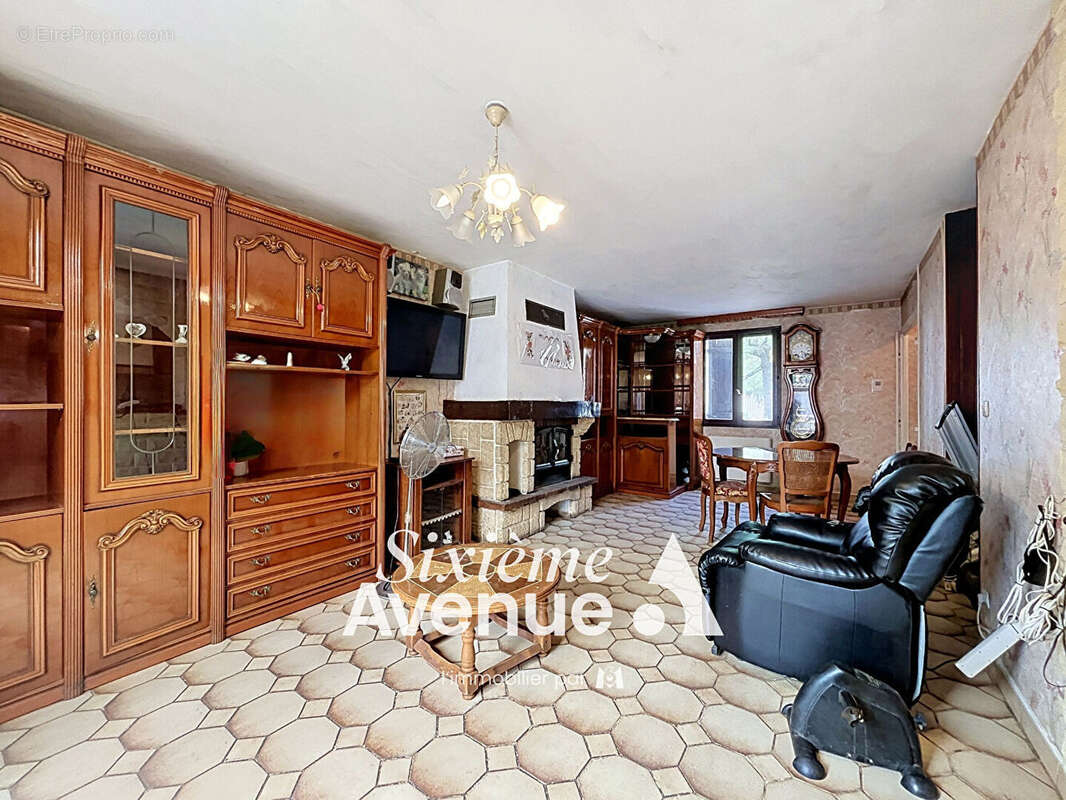 Maison familiale 5 pièces 93.77 m² sur une parcelle de 251 m² - photo 4