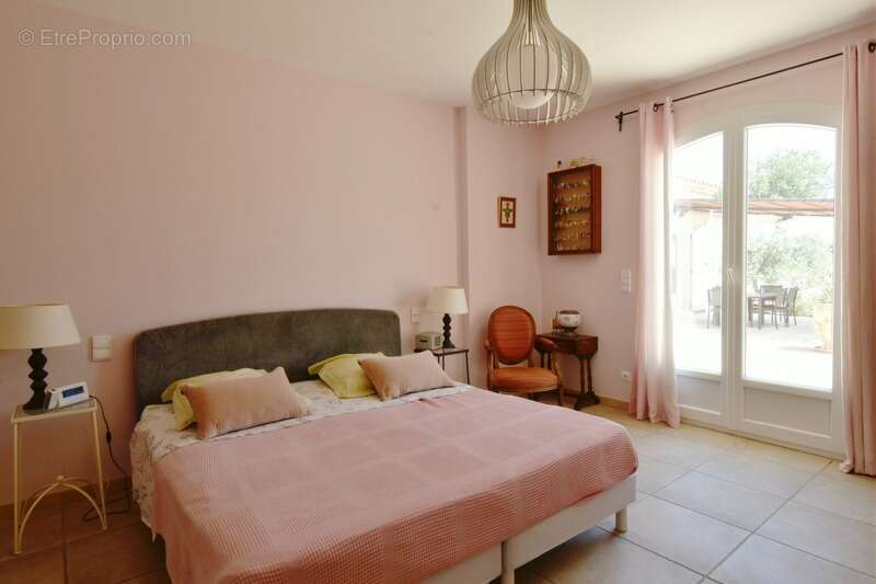 Maison à FONTVIEILLE