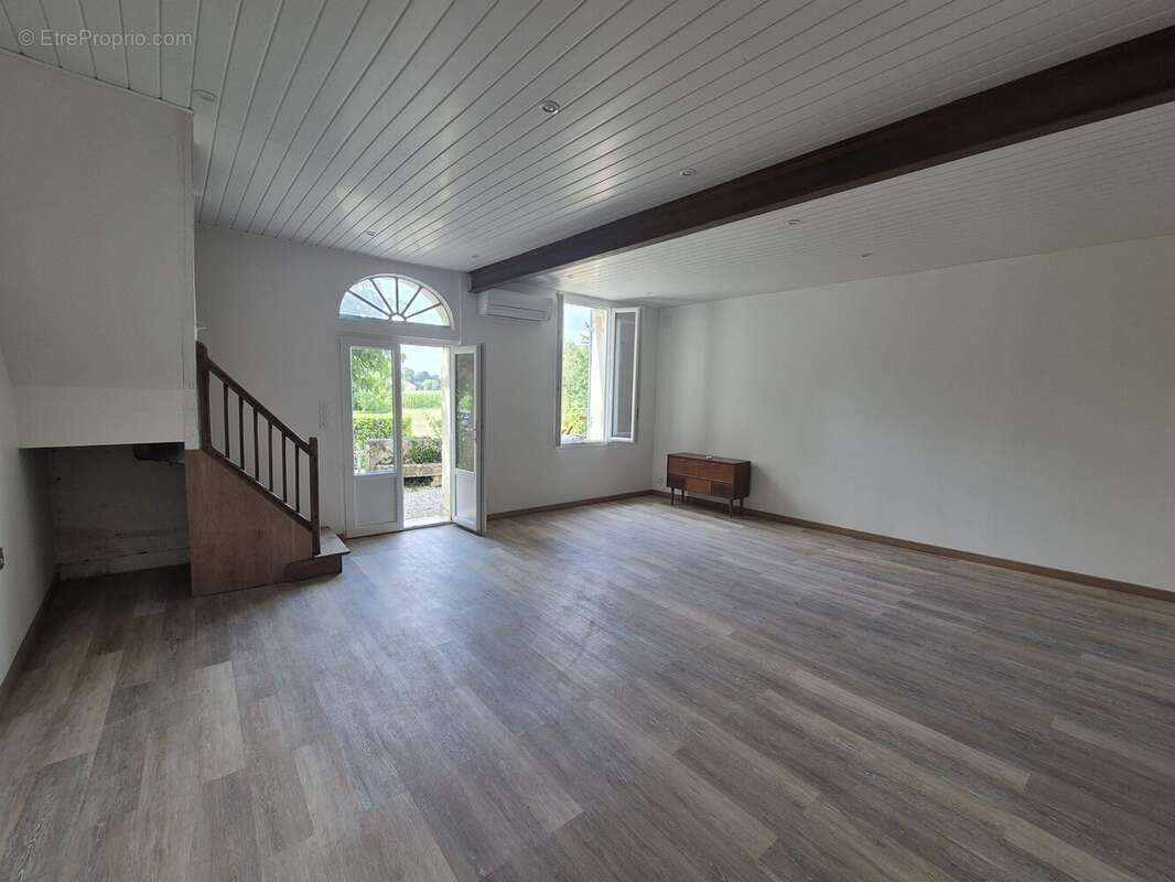 Maison 190 m² à Sainte-Terre  - photo 5