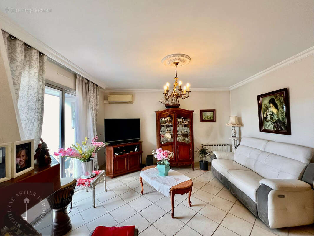 Maison à SAINT-LAURENT-DU-VAR