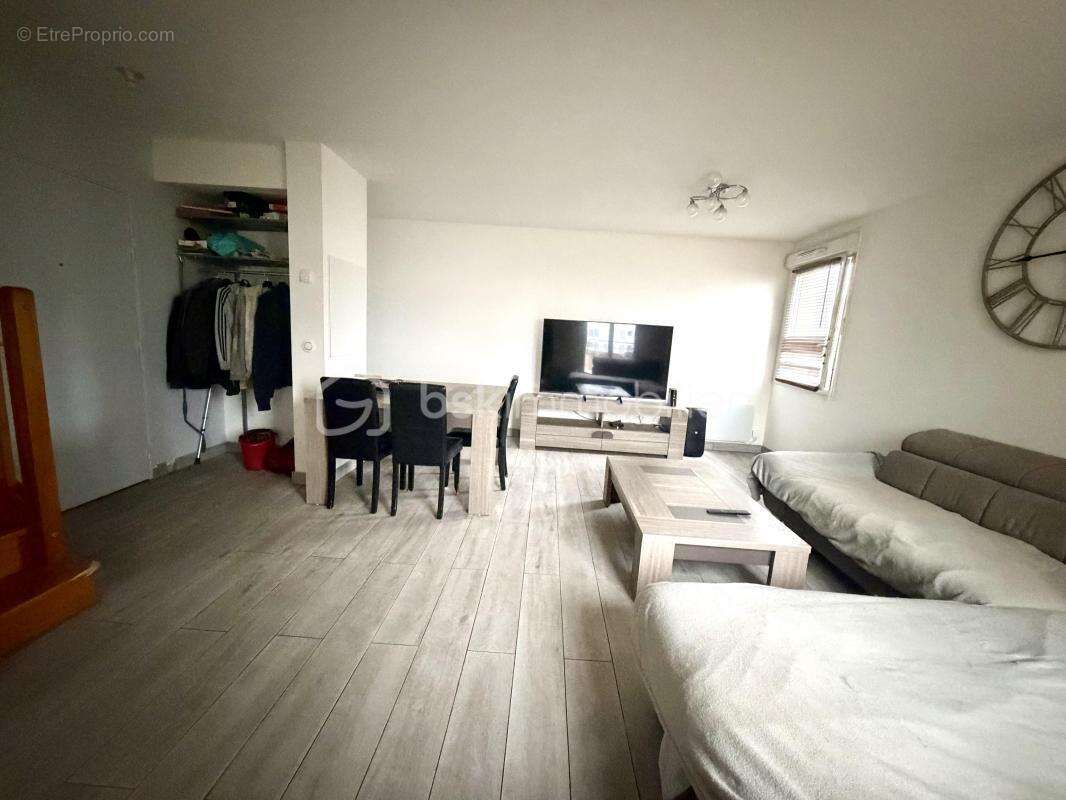 Appartement à SAVIGNY-LE-TEMPLE