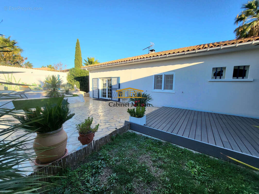 Maison à VIC-LA-GARDIOLE