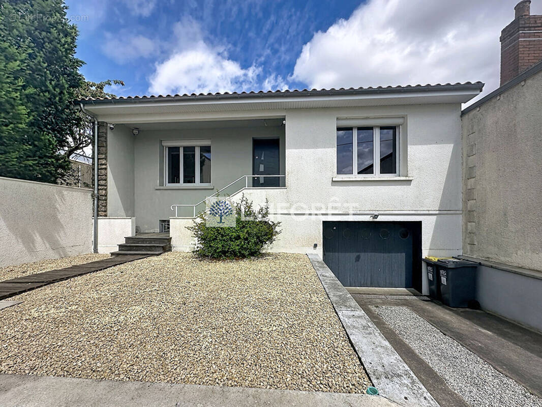 Maison à PARTHENAY