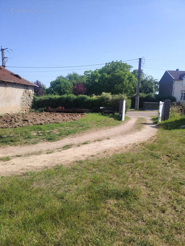 Maison à DAMPVITOUX