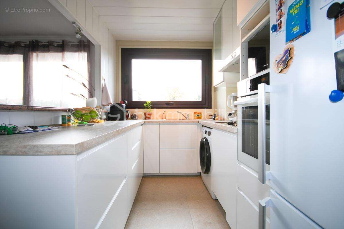 Appartement à LES PAVILLONS-SOUS-BOIS